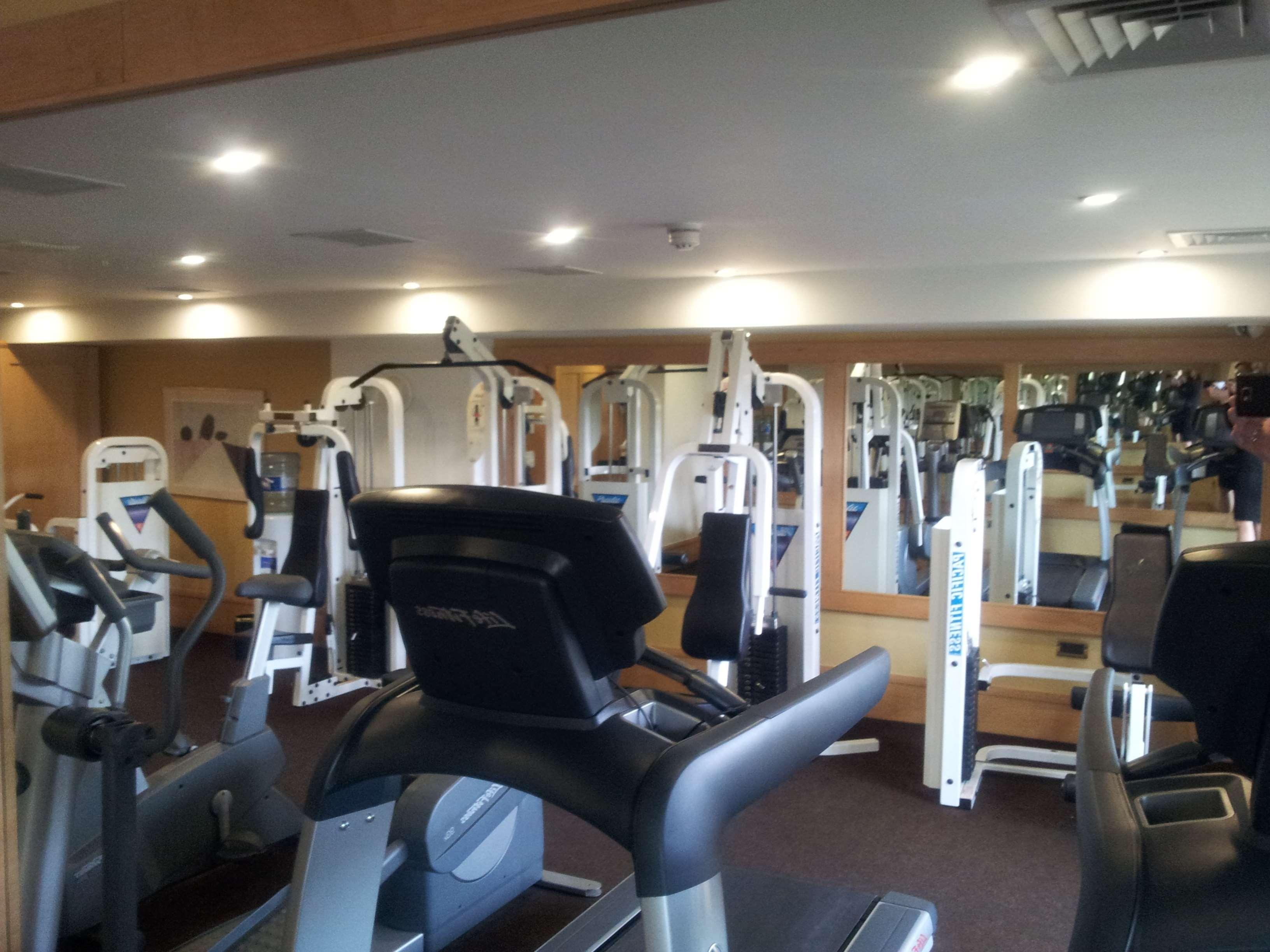 圣海伦斯丽笙酒店 都柏林 外观 照片 The gym at the hotel