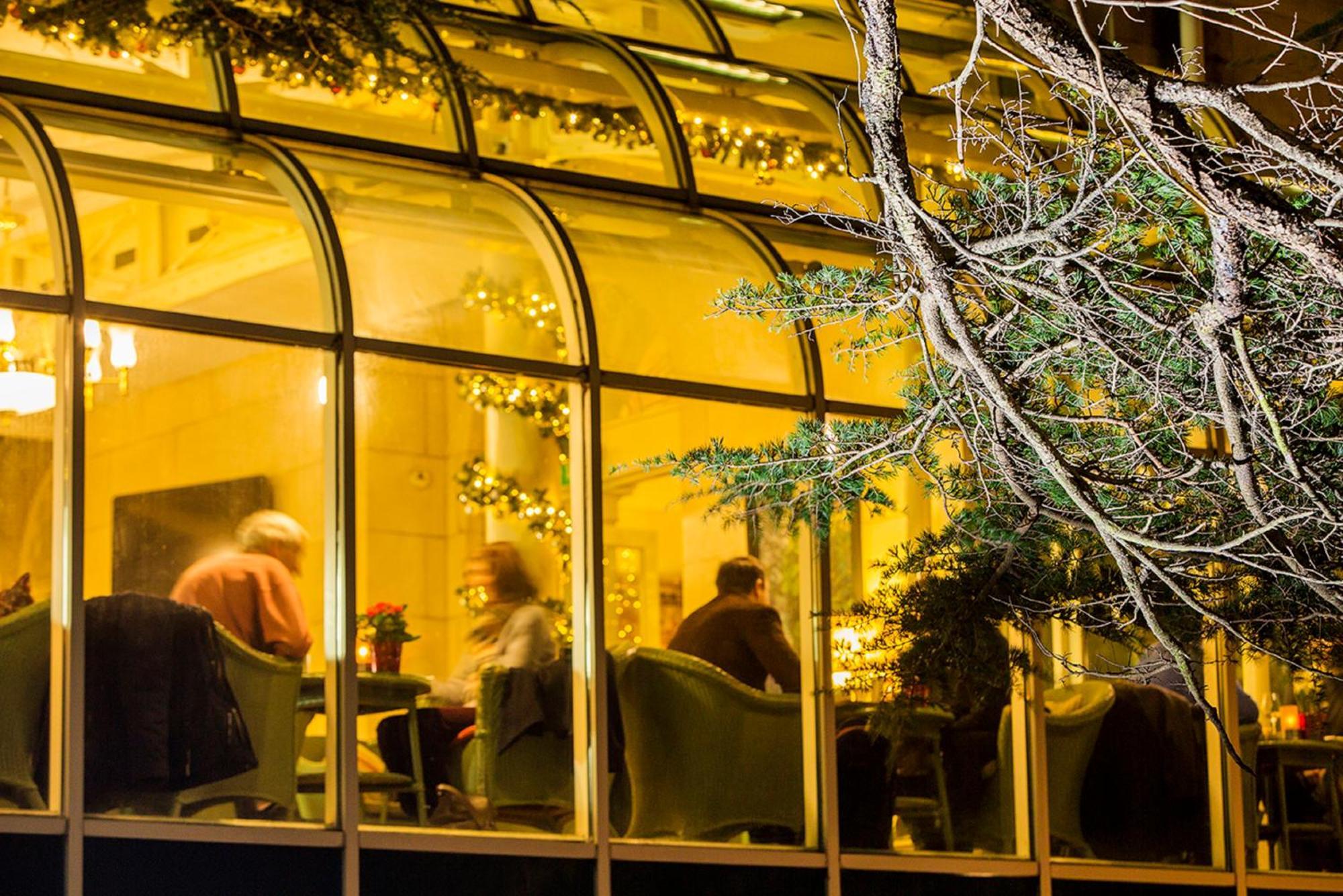圣海伦斯丽笙酒店 都柏林 外观 照片 The restaurant at night